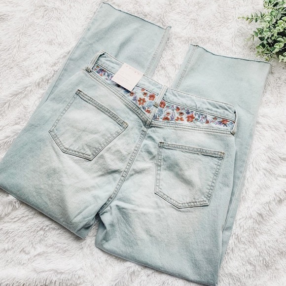 Lauren Conrad | NWT Super High Rise Size 6 Crop Floral Embroidered Jeans - Picture 2 of 16